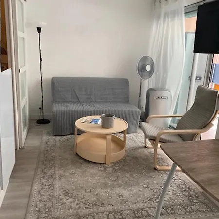 בית נופש Cosy With Terrace 200m From The Sandy Beaches Wifi ז'ואן-לה-פינס